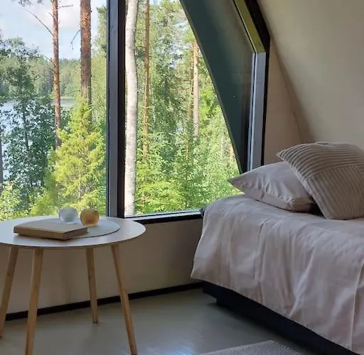 Lumous Forest Hut, Luontovire 샬레