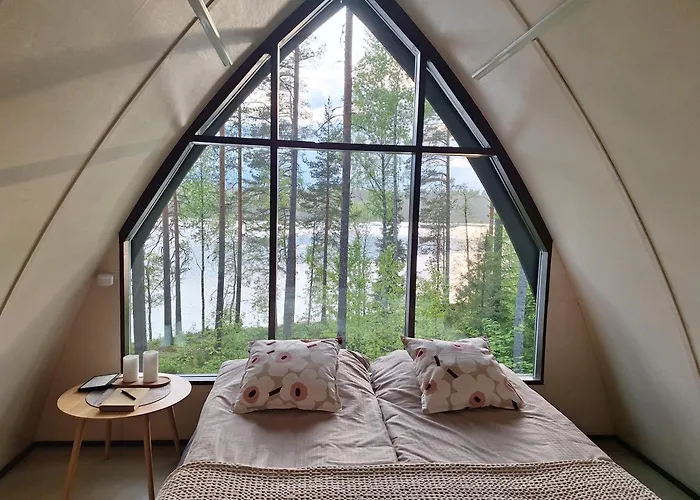 Lumous Forest Hut, Luontovire